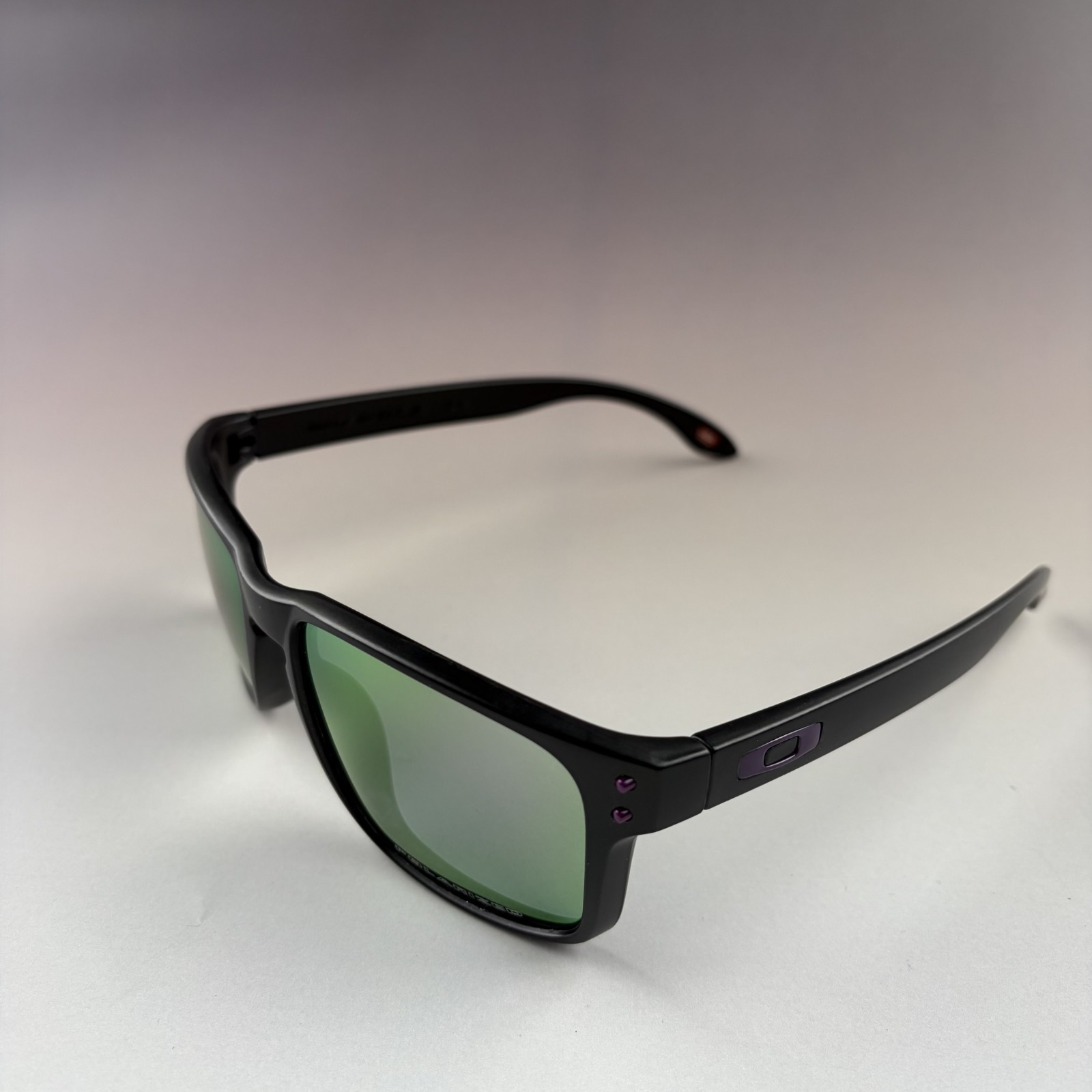 Oakley Holbrook Polarized Sunglasses – Black Smoke Frame, Purple Icon, UV400