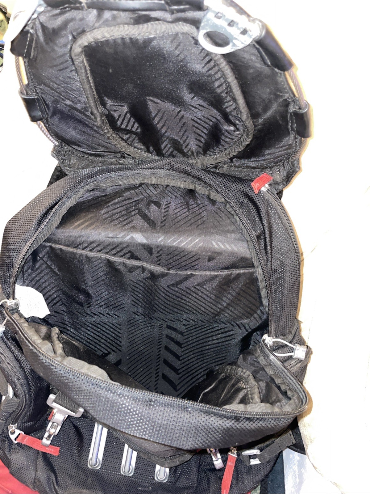 Oakley Kitchen Sink Backpack Blk PreOwned Missing “O” Oakley Logo Badge On Lid