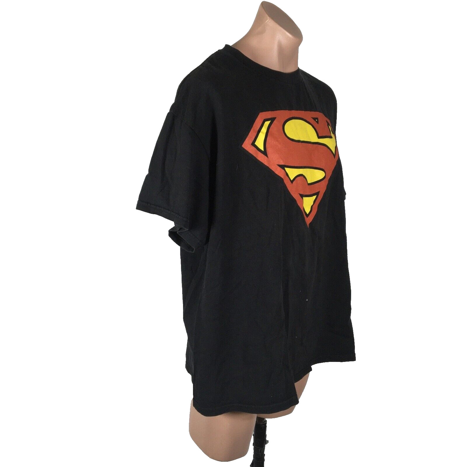 Vintage DC Comics SUPERMAN “S” Black SS crewneck superhero t-shirt XL