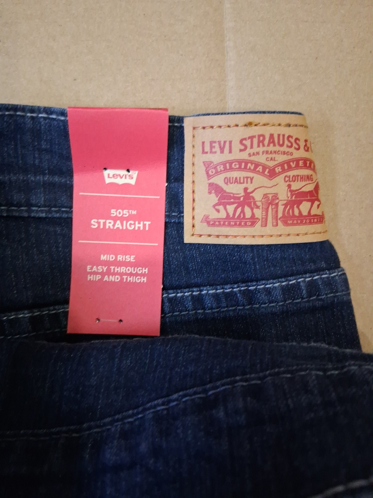 NEW Levi’s 505 Regular Fit Jeans Size 18 Reg 34W x 34L Medium Indigo Blue NWT