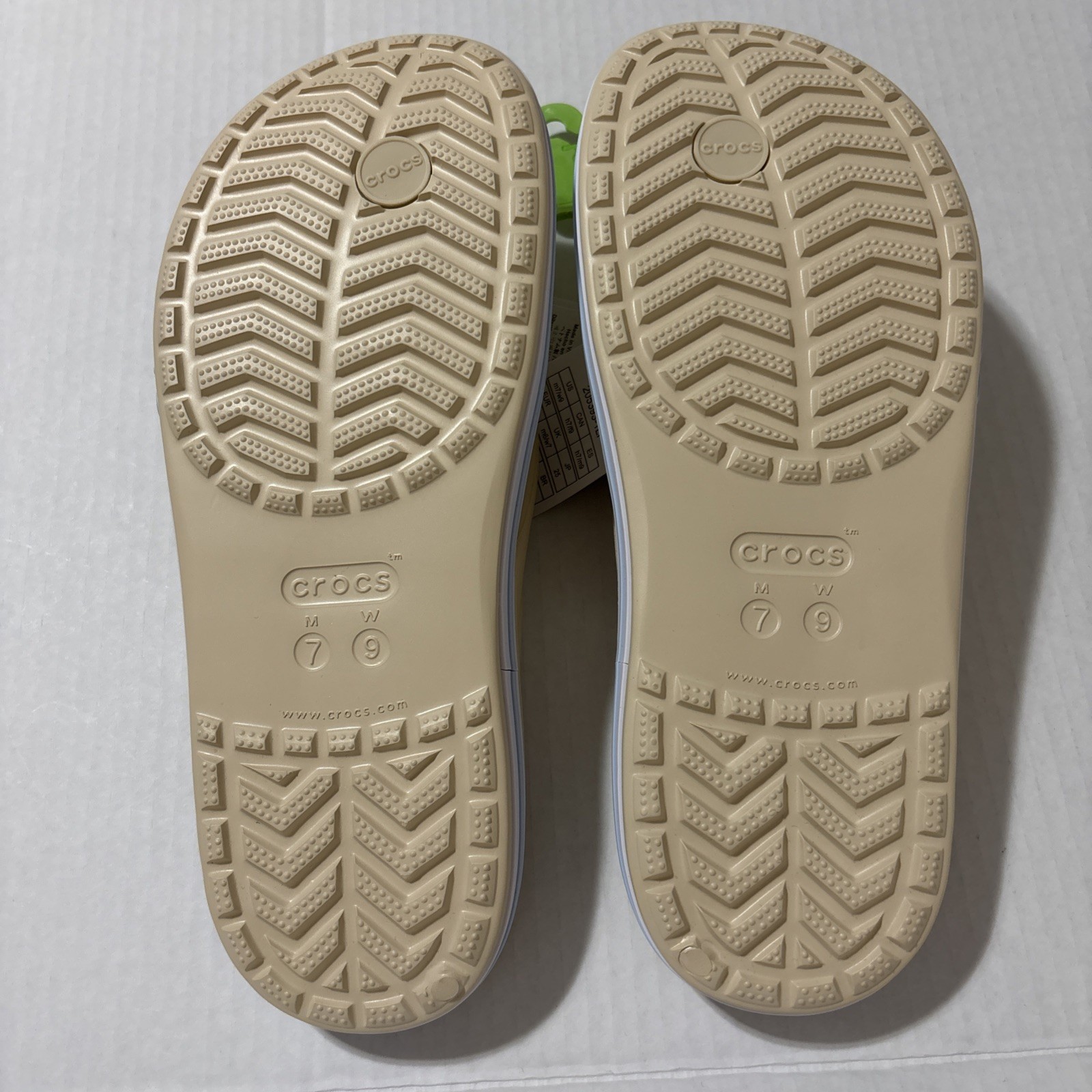 CROCS Bayaband Flip Flops Sandals M7 W9 NWT