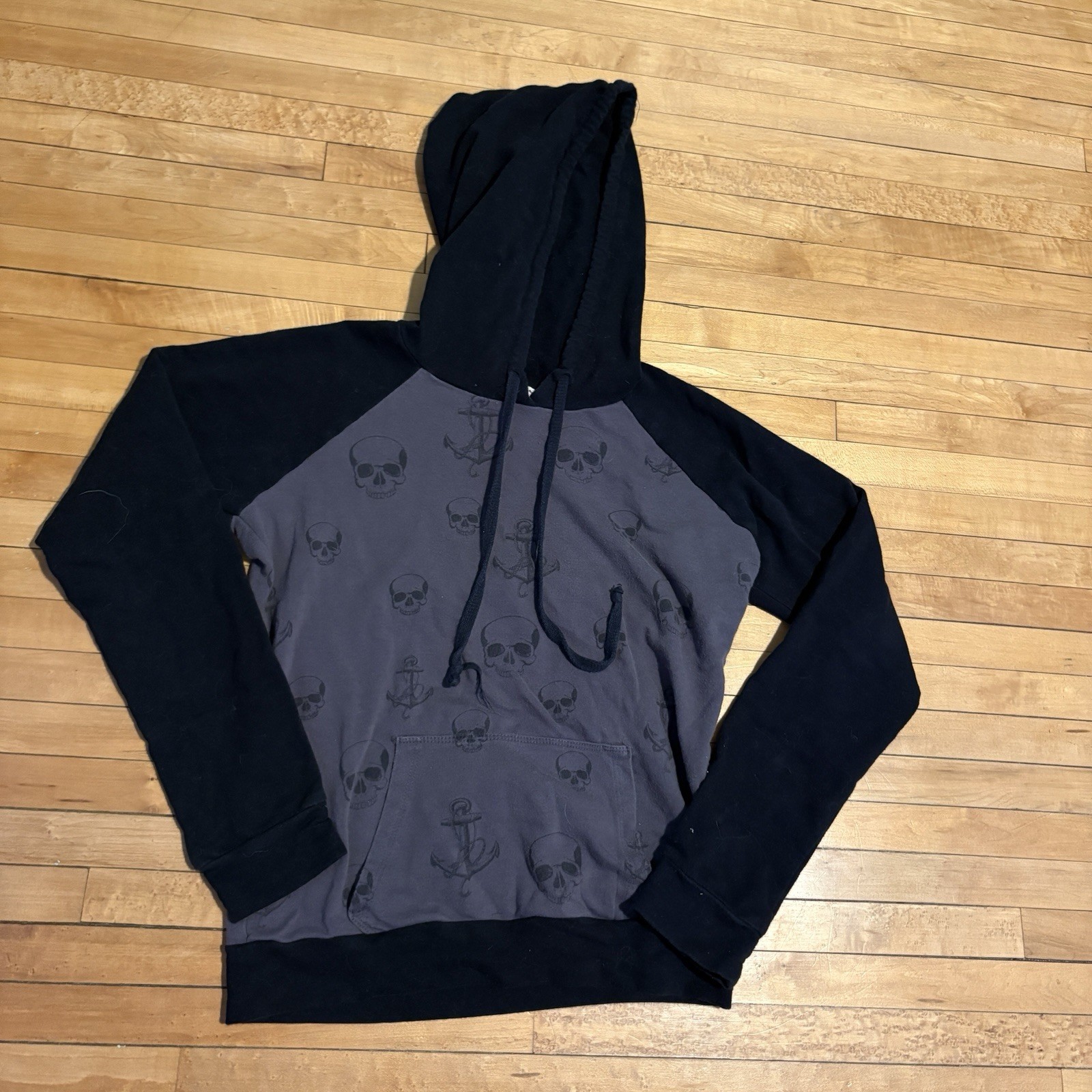 Boys Black And Grey Sweatshirt Skull Size Large