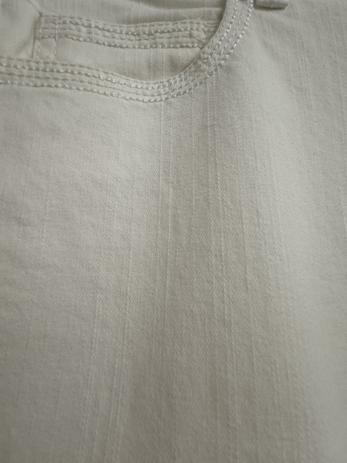 White House Black Market White Blanc Size 8 Denim Jeans Boot Leg Waist 34”