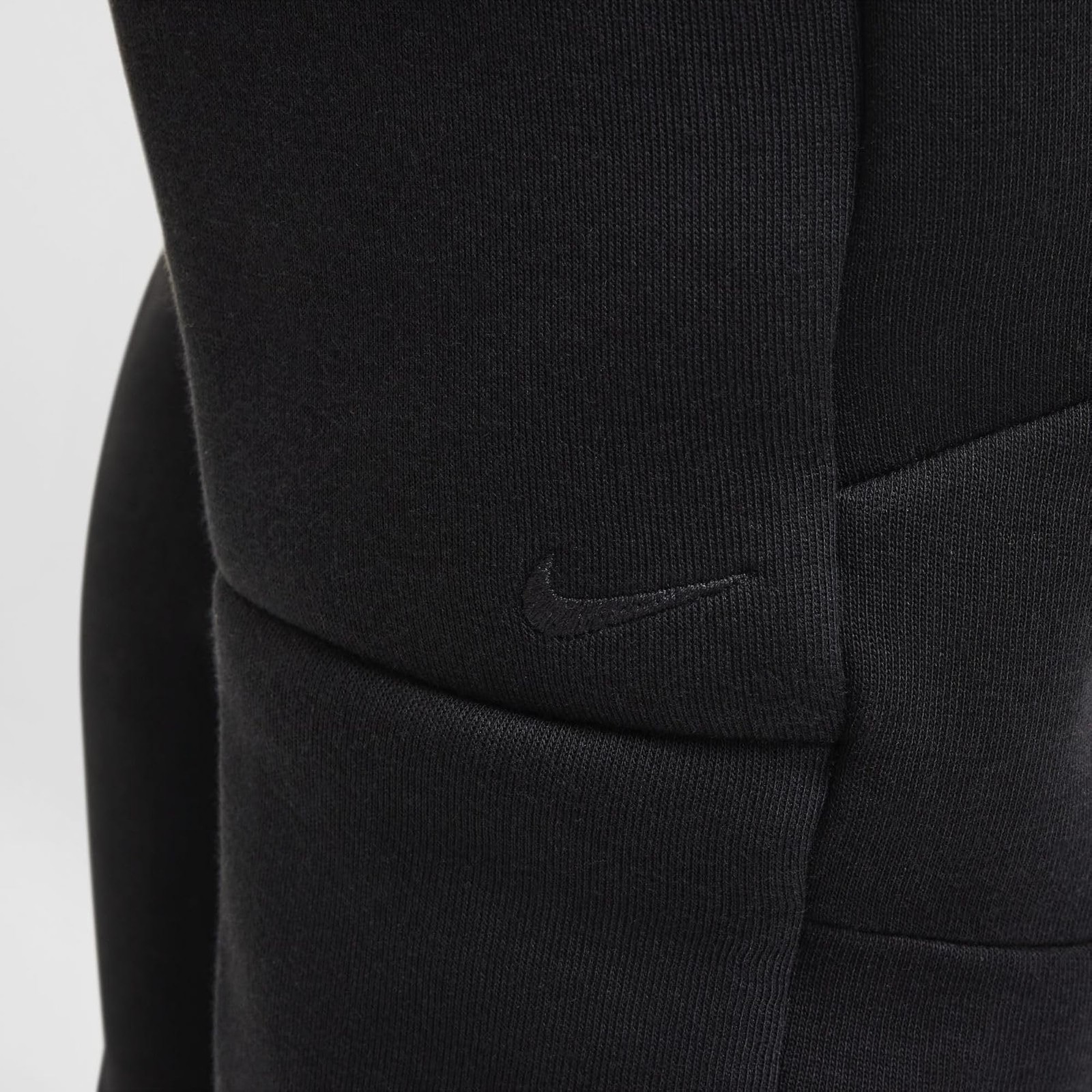 Nike Sportswear Tech Fleece Big Kids’ Joggers (HV5869-010, Black/Black/Black) Si