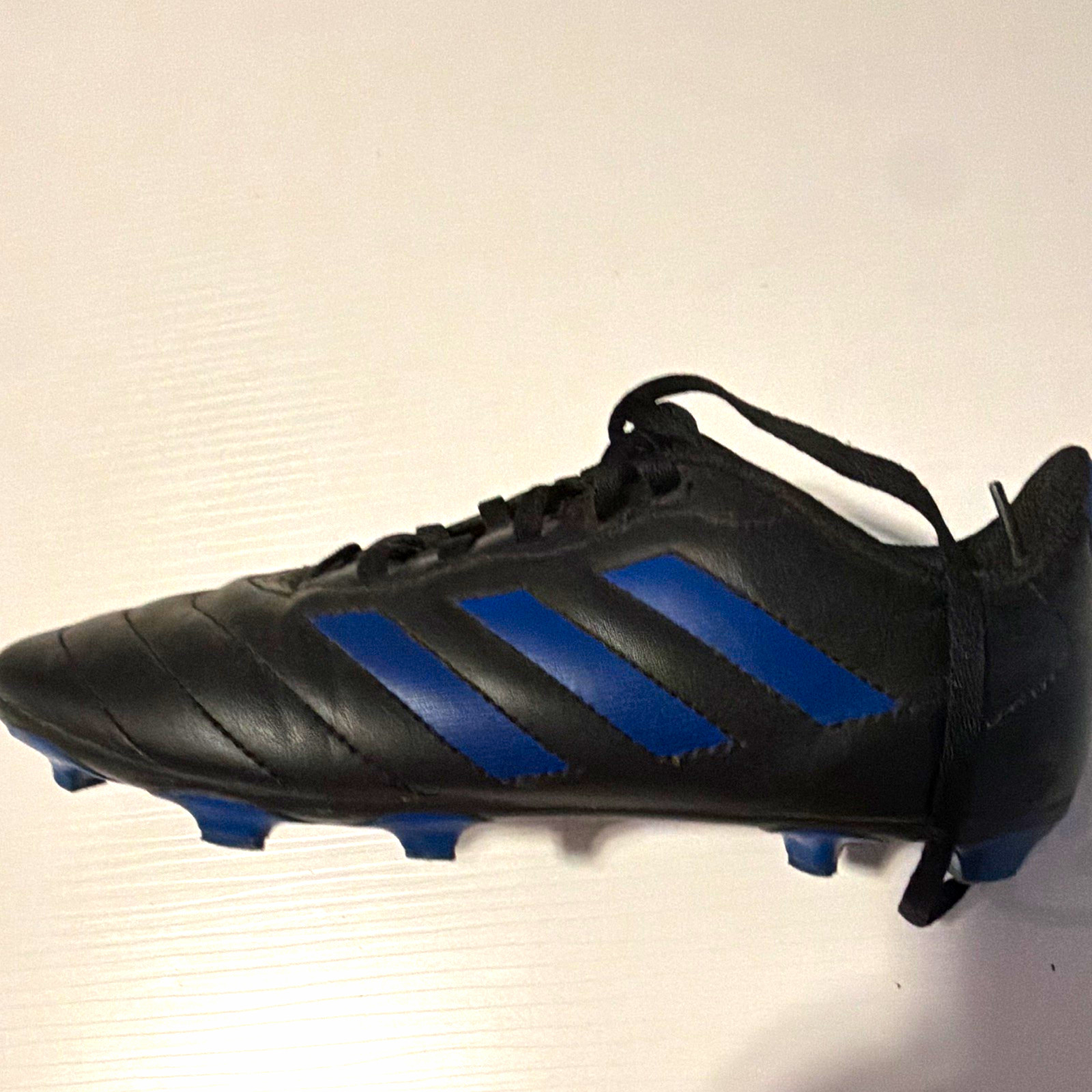 adidas Men’s Black/Blue Leather Soccer Cleats Lace-Up Low Top Plastic
