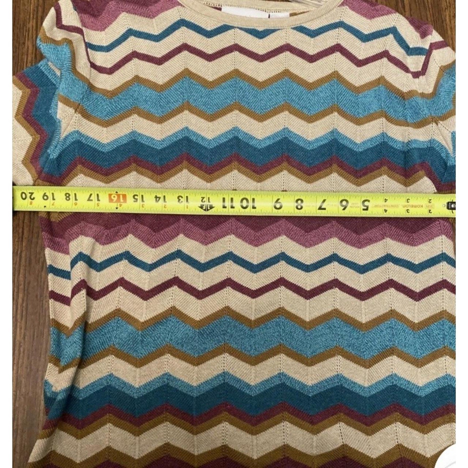 Alfred dunner XL light sweater with distinctive chevrons. Very soft