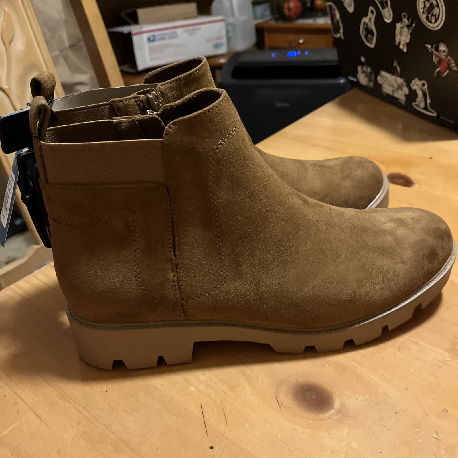 Mountain Sole Women’s Chelsea Boot Size: 12W Faux Suede Brown/Cognac NWOB