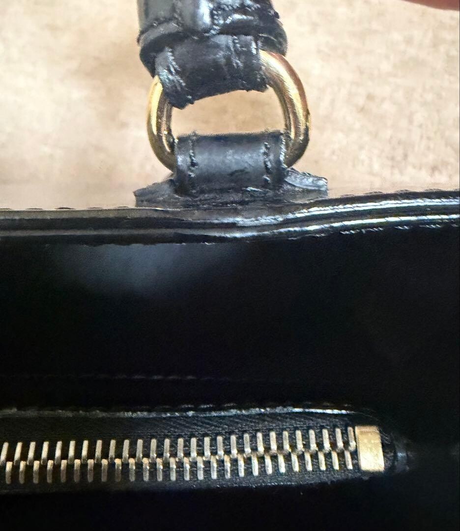 MaxMara Black Patent Leather Shoulder Bag Adjustable Strap Gold Hardware 22cm