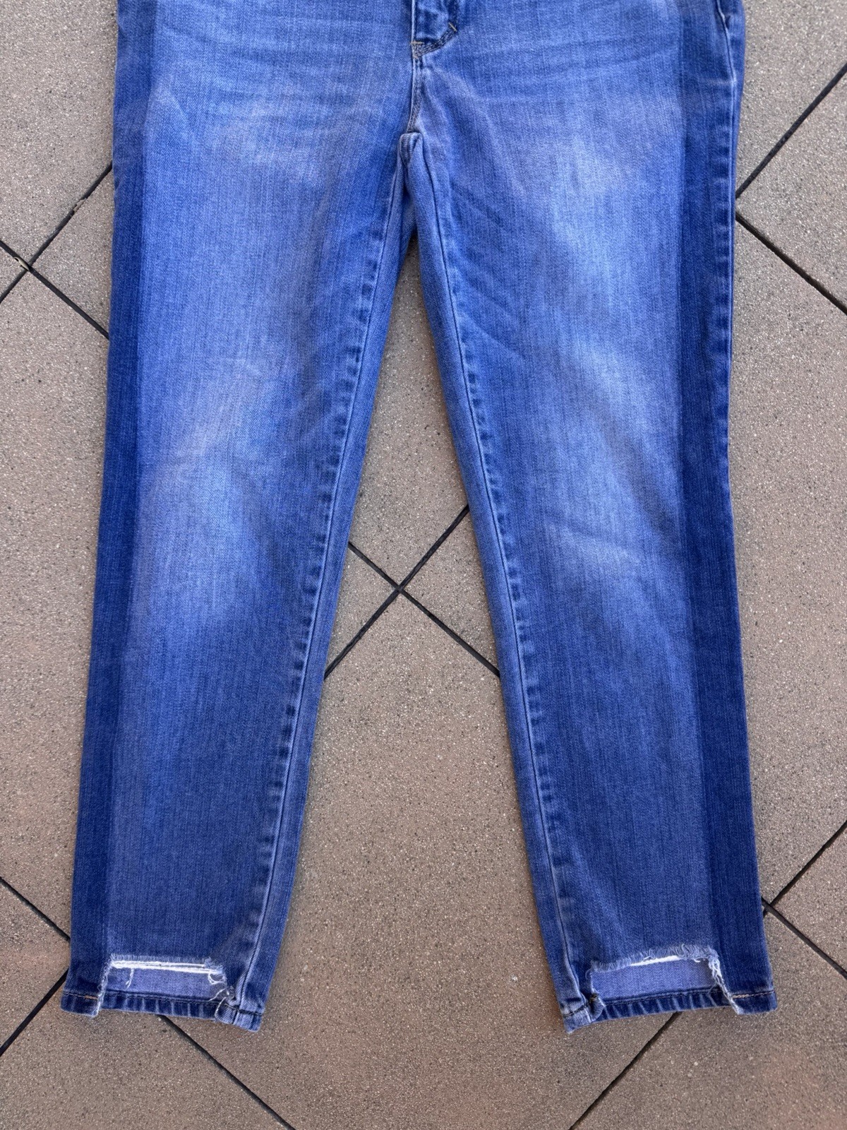 White House Black Market The Straight Two Tone Stripe Step Hem Jeans Size 4 Blue