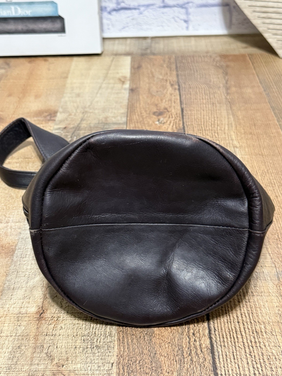 Le Donne Leather Single Strap Brown Shoulder Bag Side Zip Pocket