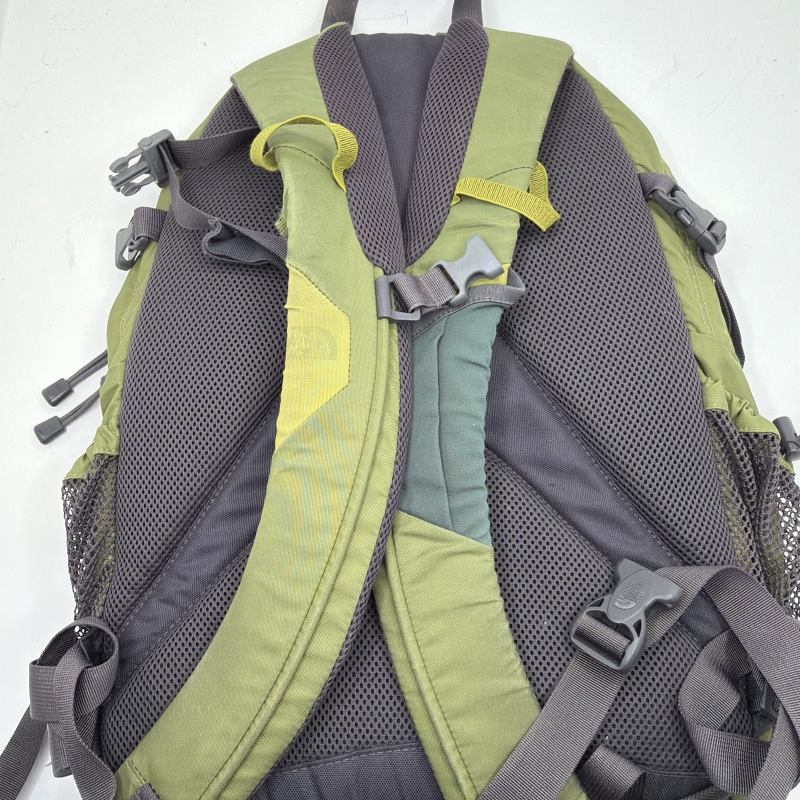 THE NORTH FACE RECON GREEN BACKPACK