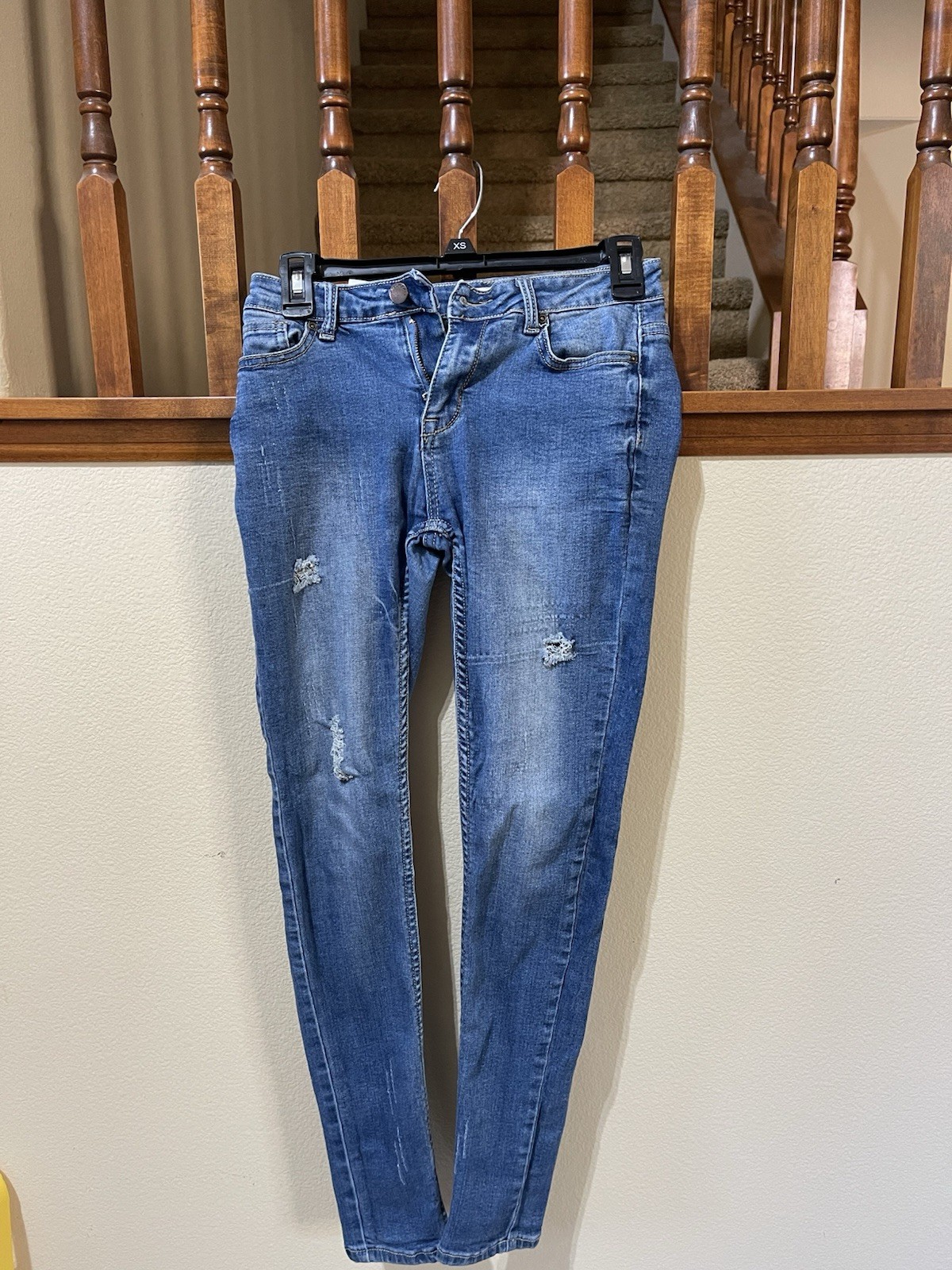 Encore Women’s Size 9 Distressed Blue Skinny Jeans Denim
