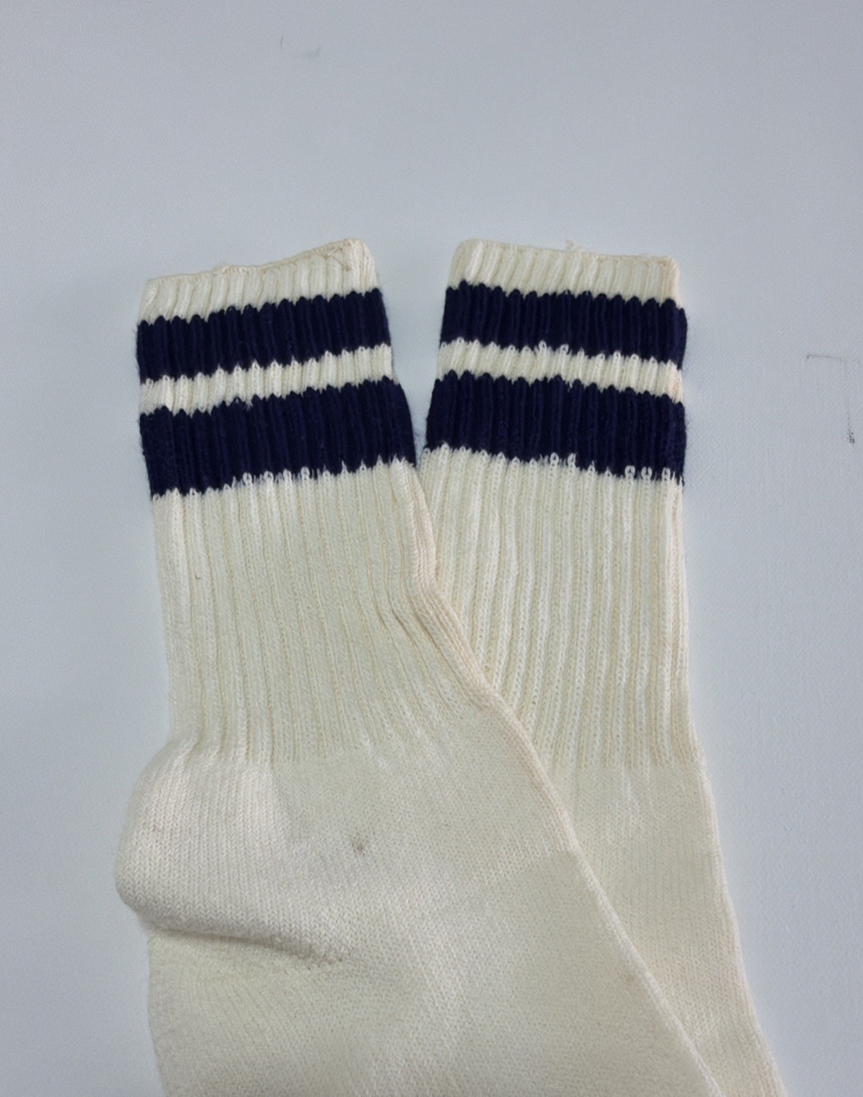 VTG Crew Socks Men’s Acrylic Blend White Navy Blue Stripe 9-11 USA Made Ivory