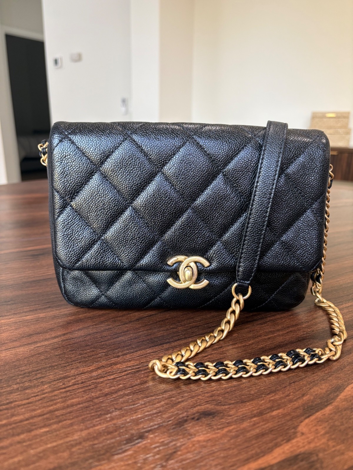 Chanel Small Flap Bag (22P). Black with gold hardware l. Authentic with tag