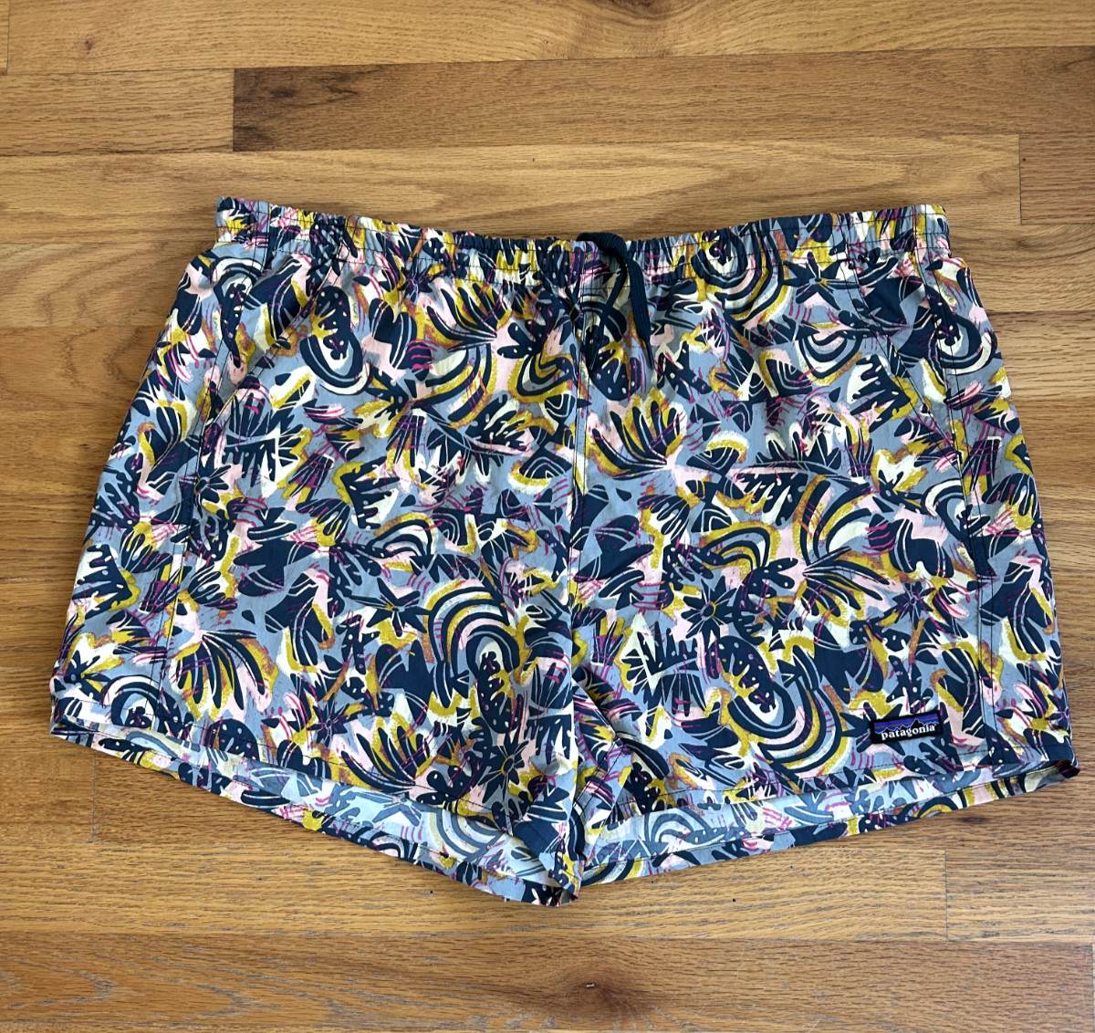 New! Womens X Large Patagonia 5″ Barely Baggies Shorts YOU PICK Purple Geometric
