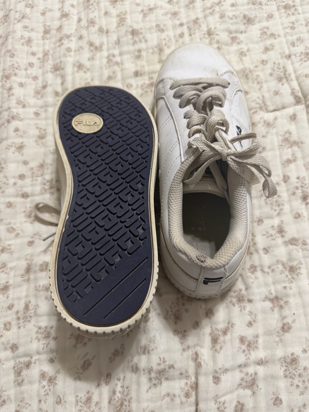 FILA Men’s Athletic Sneakers White/Navy Solid Low Top Lace Up