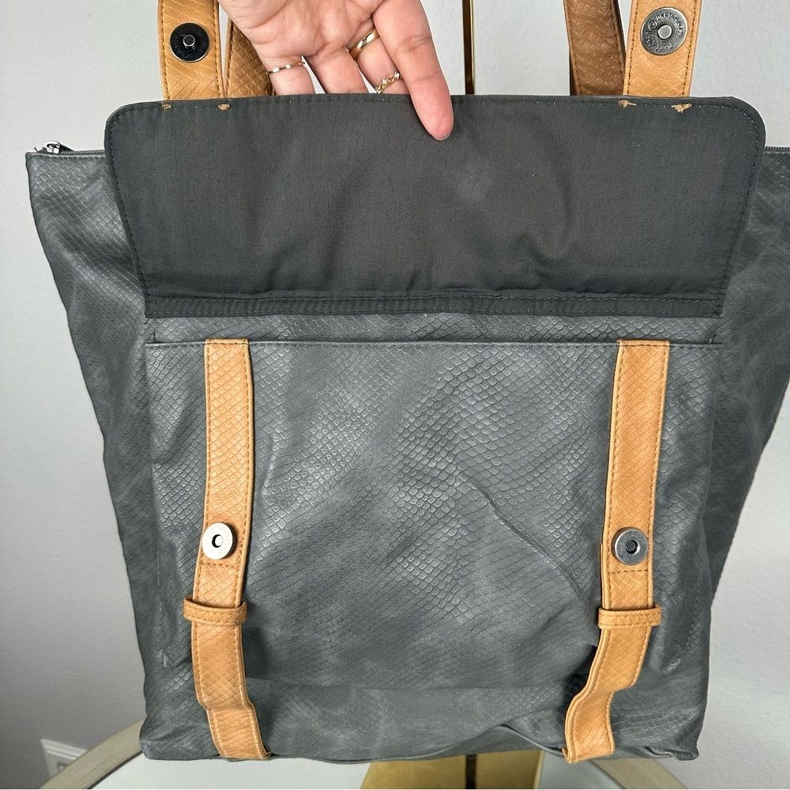ROXY Large Tote Bag Grey Faux Leather Top Zipper Casual Travel Beach School