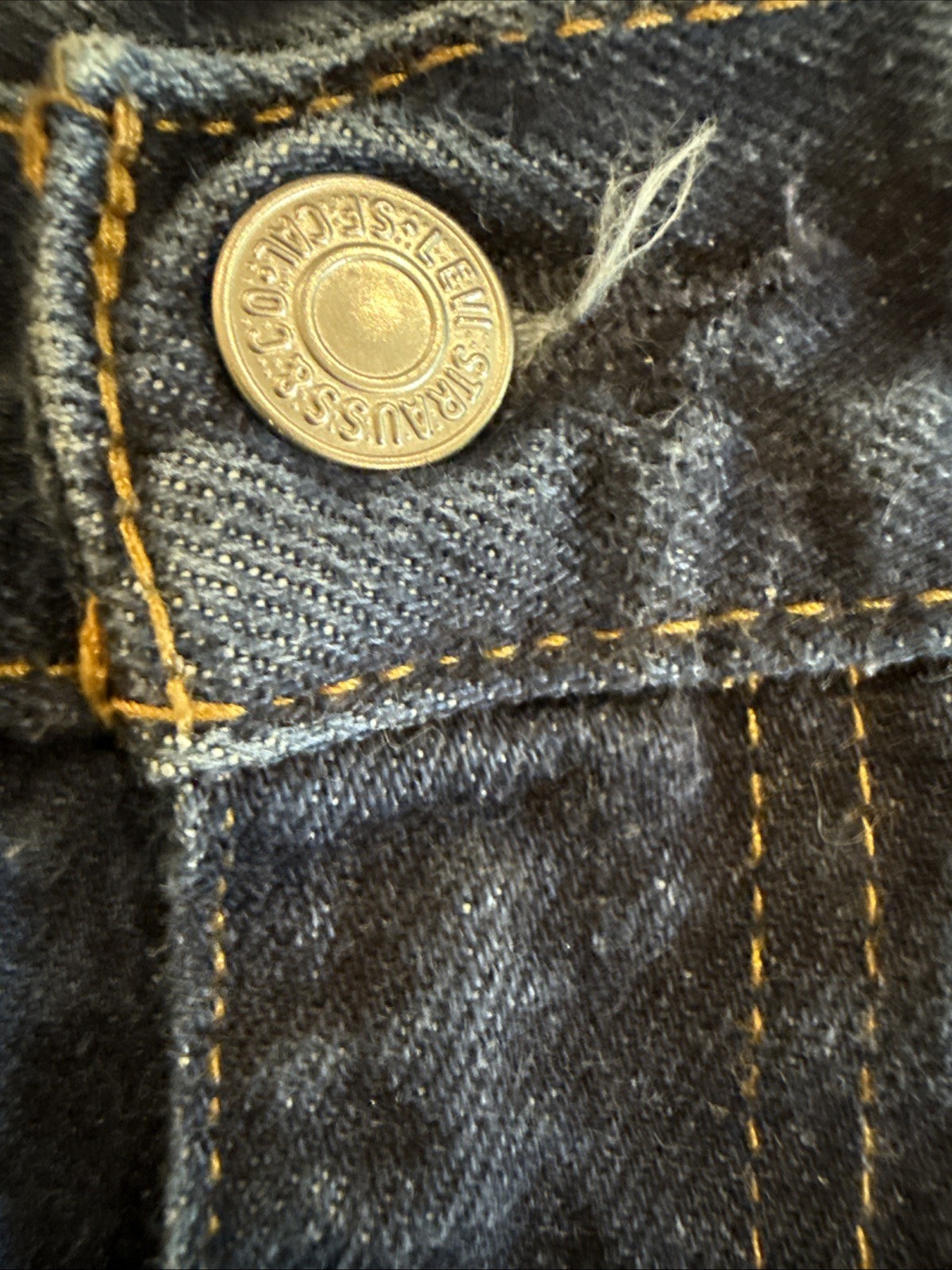 Levi’s 550 Jeans 40” x 30” Dark Wash Excellent Used Condition