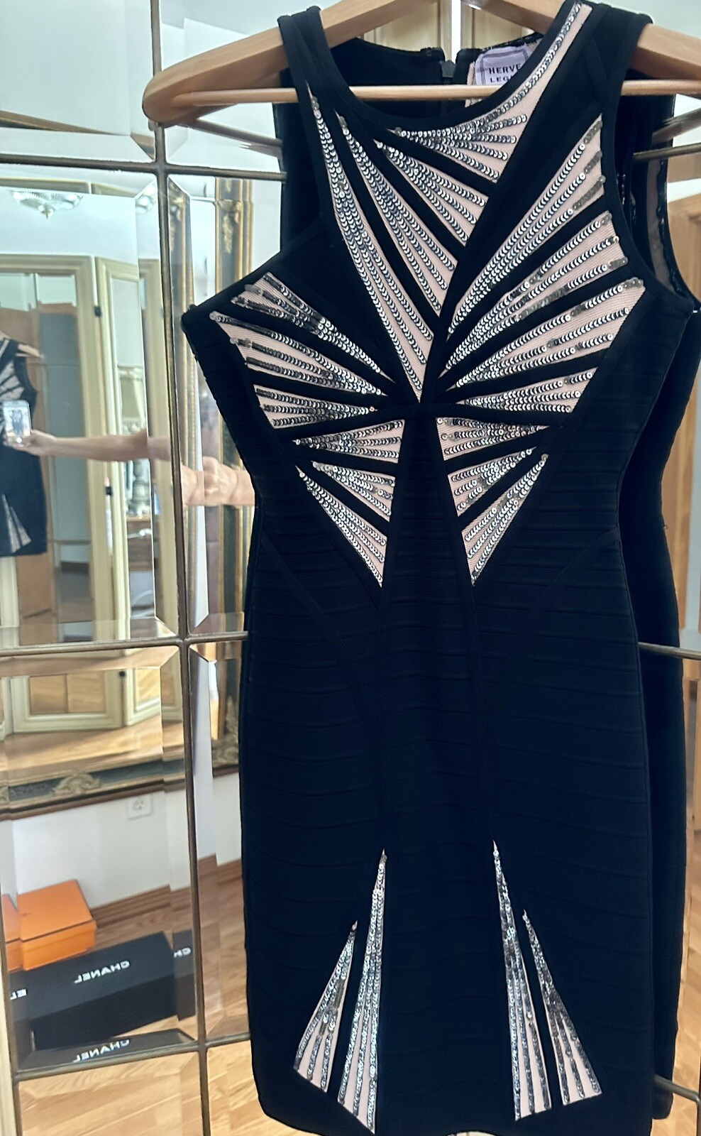 $2.500 HERVE LEGER SEQUENCED SLEEK SILHOUETTE DRESS SIZE 4 S
