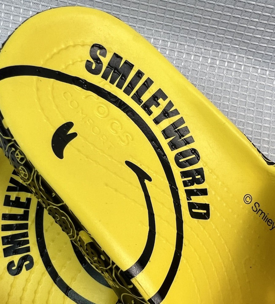 Crocs x SmileyWorld Classic Slide Sandals Yellow Smiley Face – Unisex W9 M7 – Pr