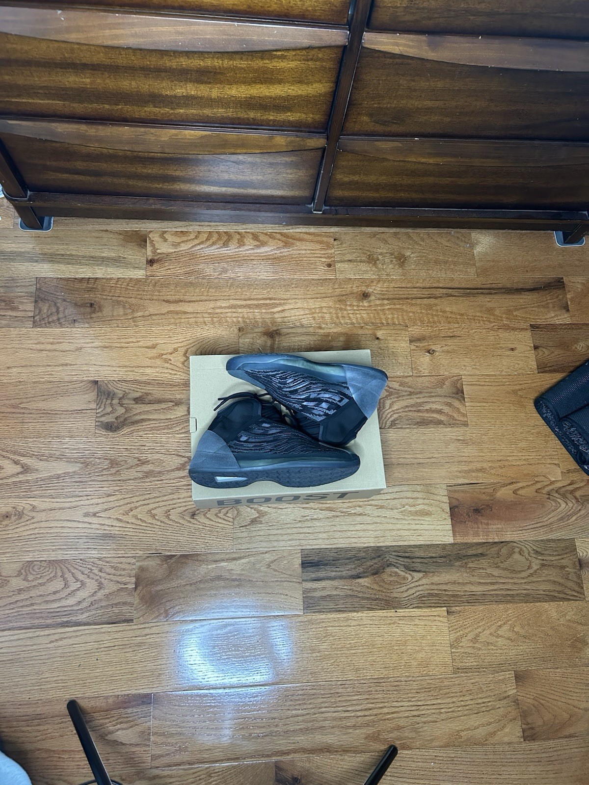 Yeezy Onyx Sz 10.5