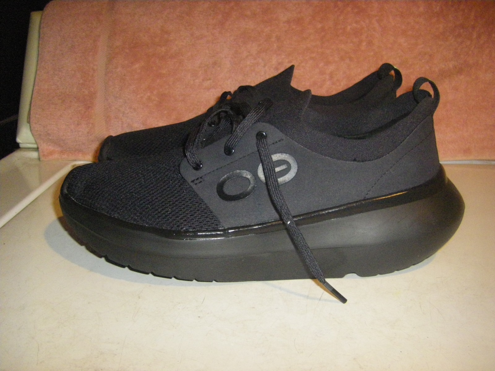 Oofos Men’s OOmy Stride Lace Up Recovery Shoes M9/42