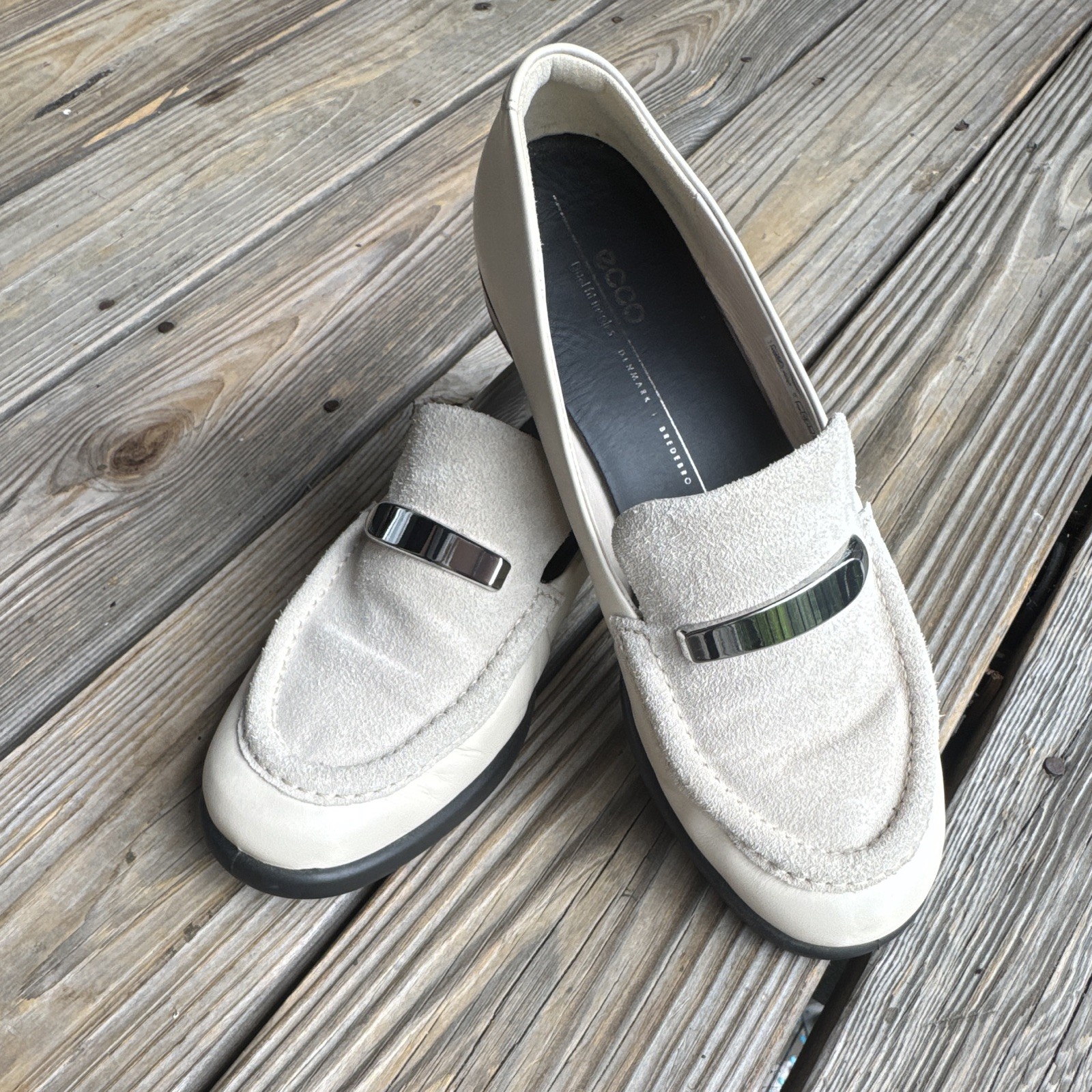 ECCO Loafer Flats Women’s Size 9.5 Ivory Leather Slip On Comfort Metallic