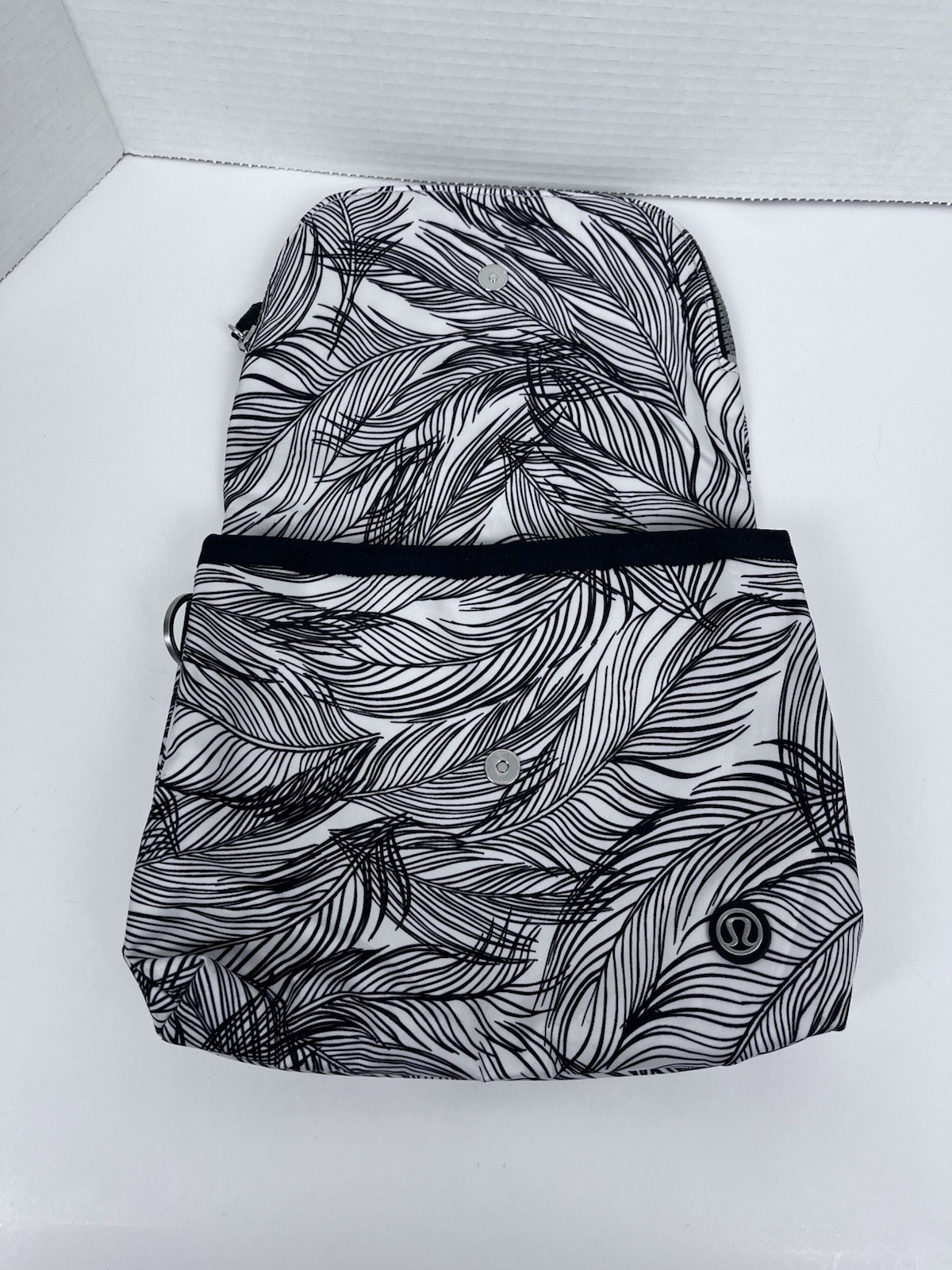 Lululemon Womens Party Om Bag in Black & White Sketchy Palms; Festival, Travel