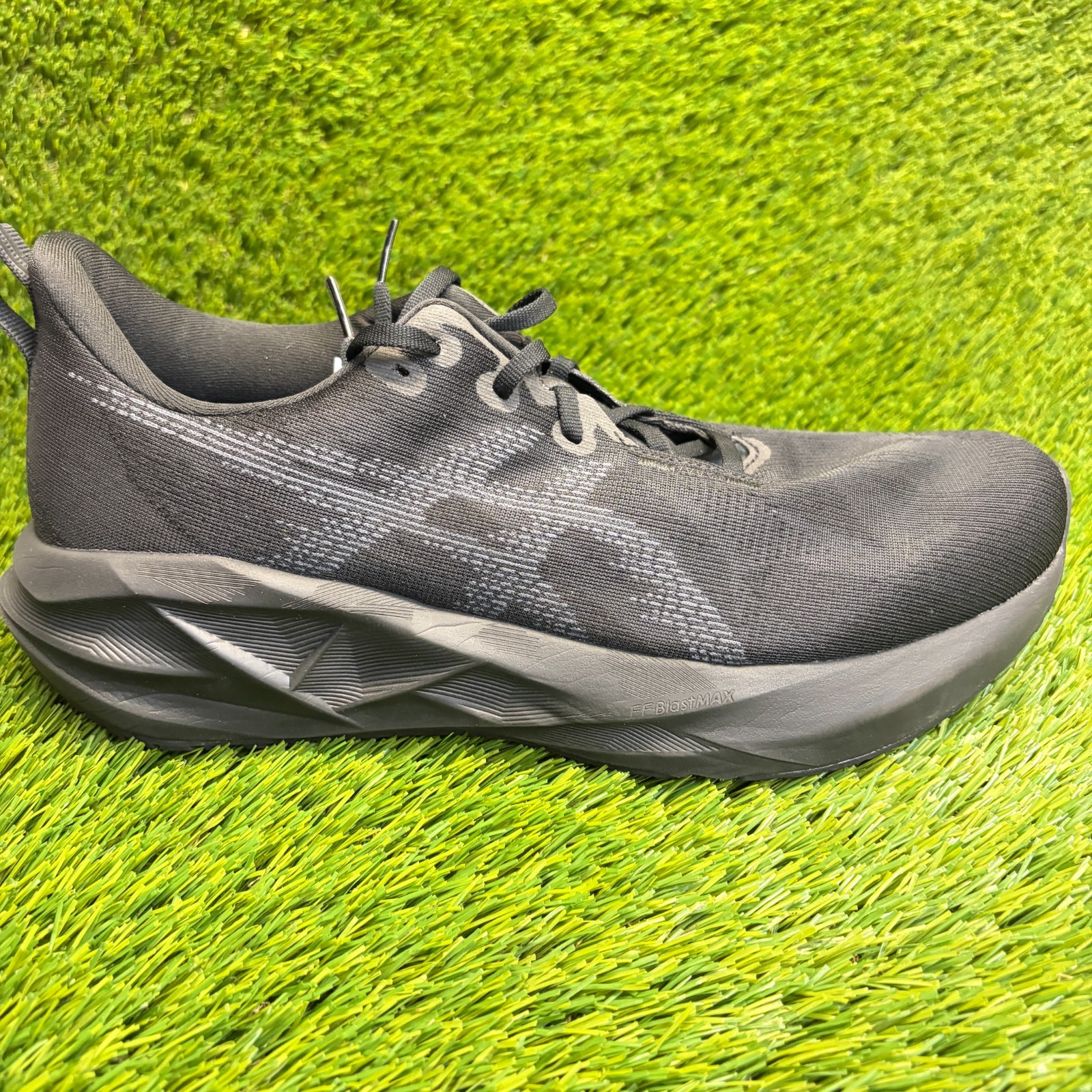 Asics Novablast 5 Mens Size 12 Black Athletic Running Walking Shoes Sneakers