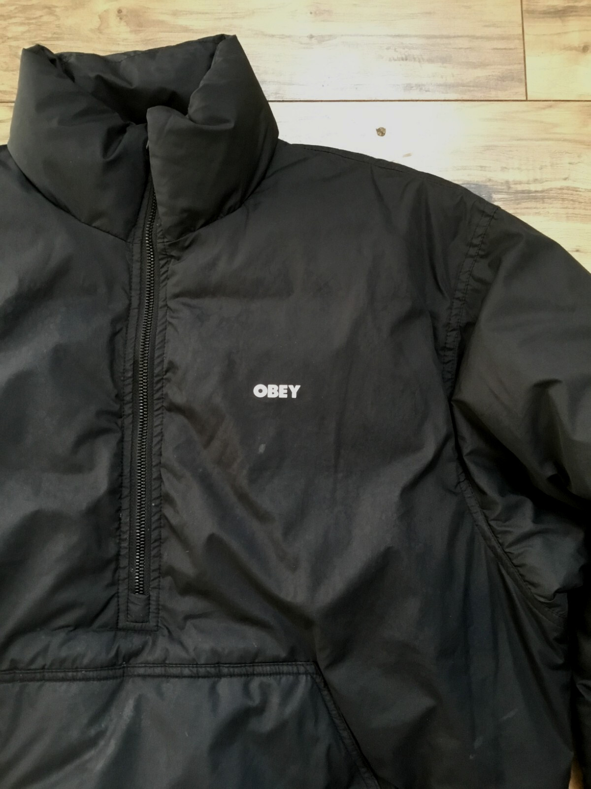 OBEY Cropped Puffer Jacket Half Zipper Quilted Logo Kangaroo Pockets Blk S