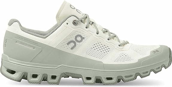 22.99618 ON Running Women Cloudventure White/Moss 8