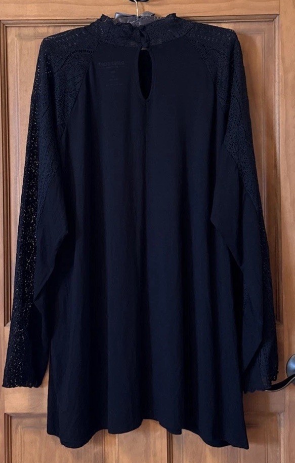 TORRID LONG SLEEVE LACE TOP SUPER SOFT 3 3X 3XL 22/24 NEW