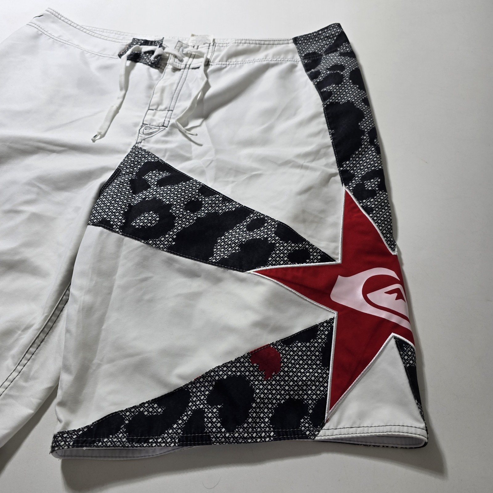 Y2K Quiksilver Board Shorts – 38 Red Star