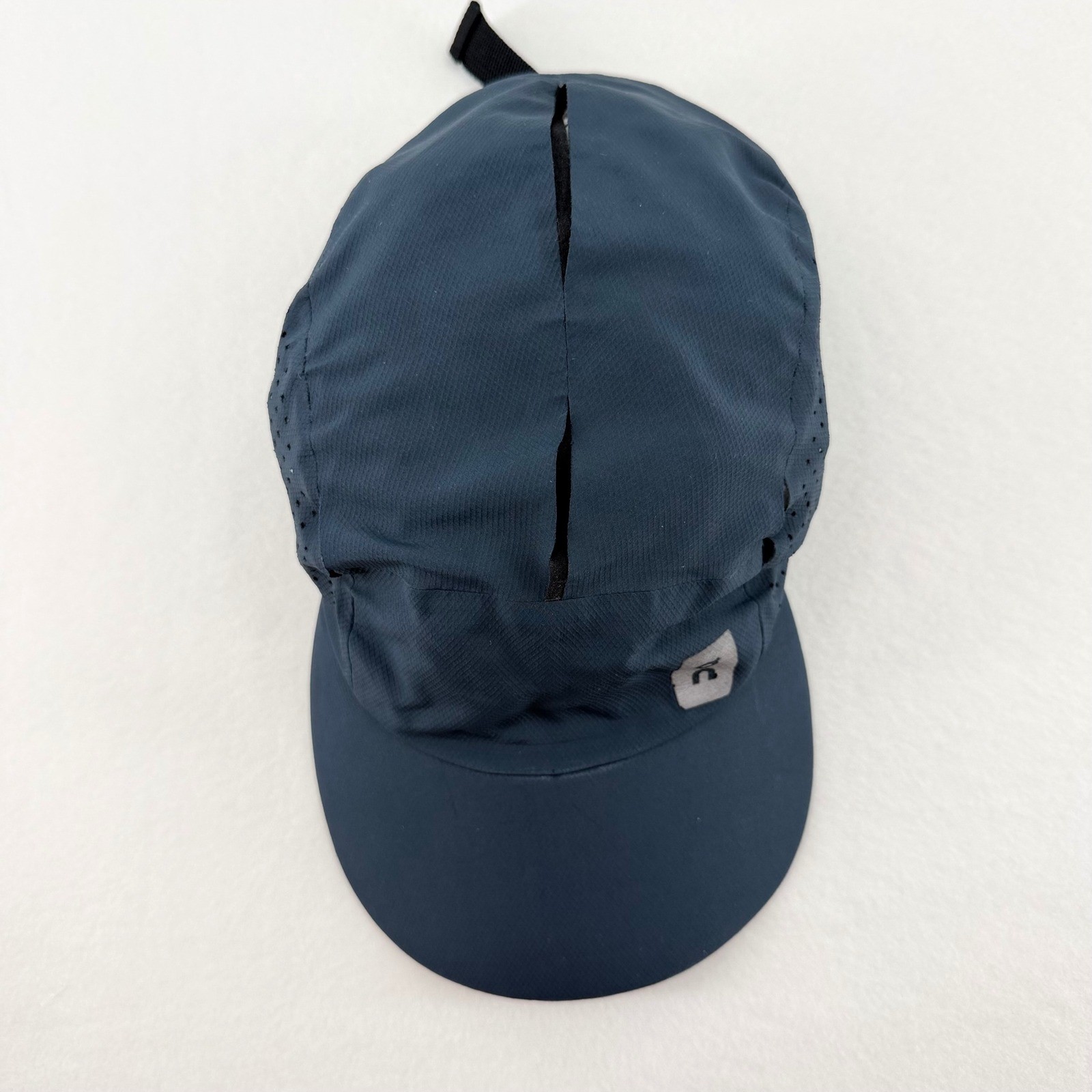 On Running Lightweight Cap Unisex OS Navy Blue Breathable Athletic Excellent