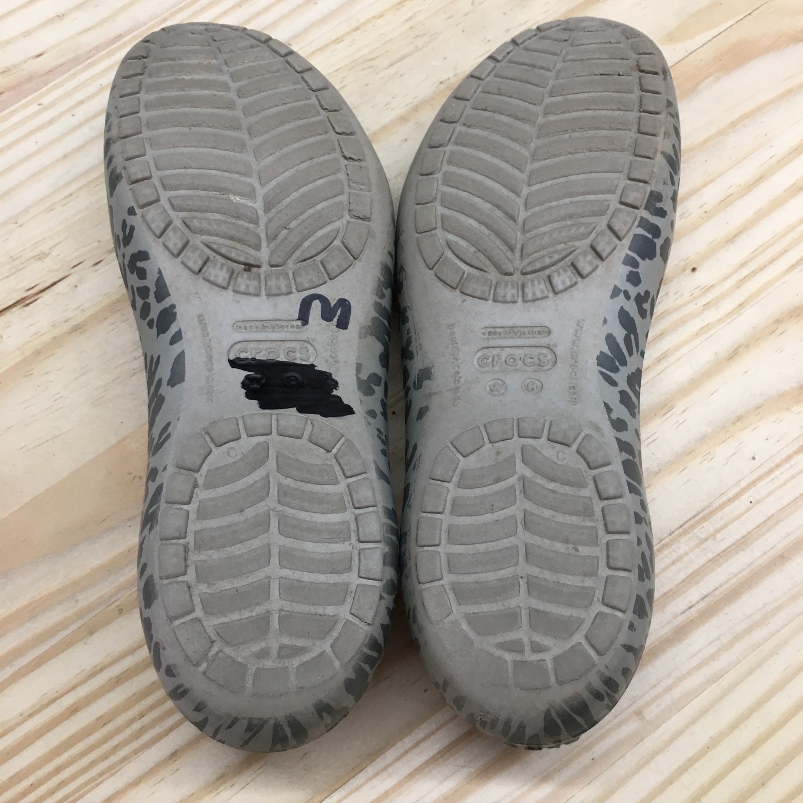 Crocs Sandals Womens 8 Kadee Ballet Flats Gray Rubber Casual Animal Print 203105