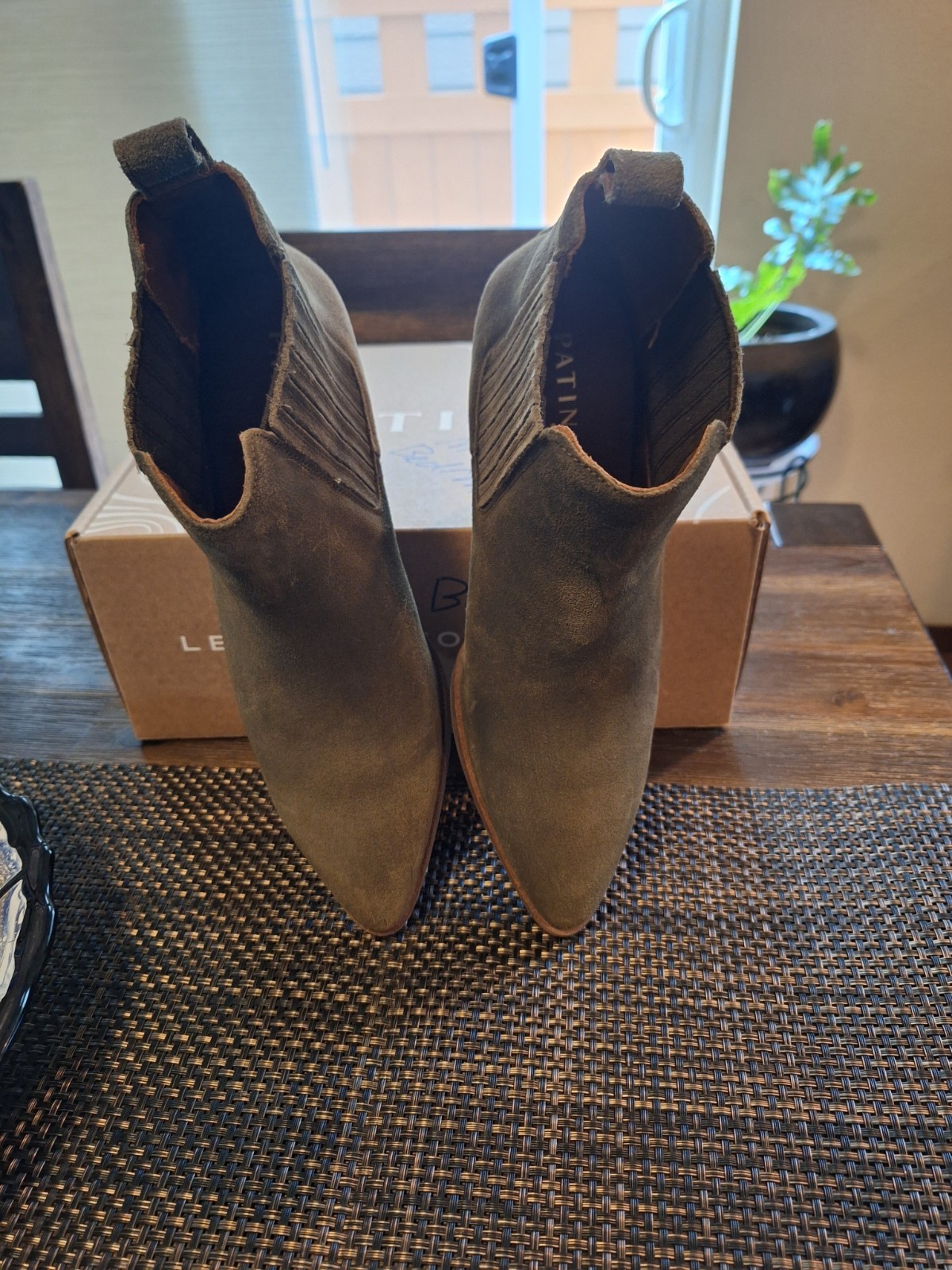 Patina Suede Dakota Western Ankle Boots Olive Green Women’s sz 8 Pointed Toe