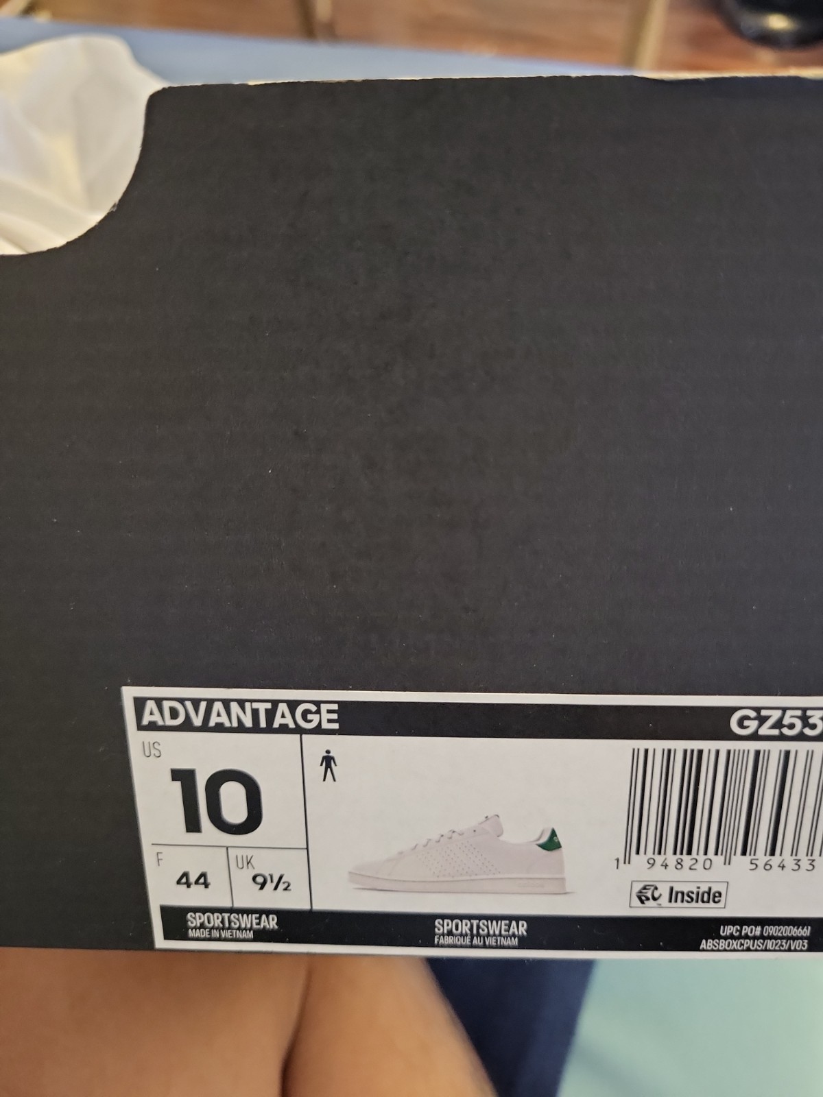 Adidas men Advantage Shoes White / GREEN size 10. Brand New