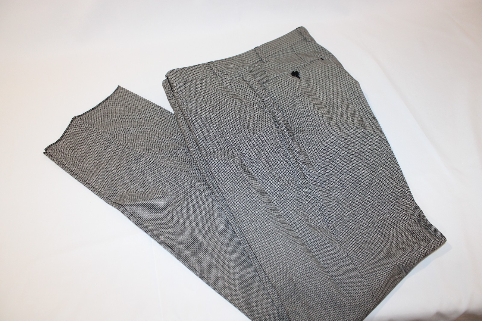 Canali Men’s Made in Italy Tweet Grey Wool Suit Size 38L/30W