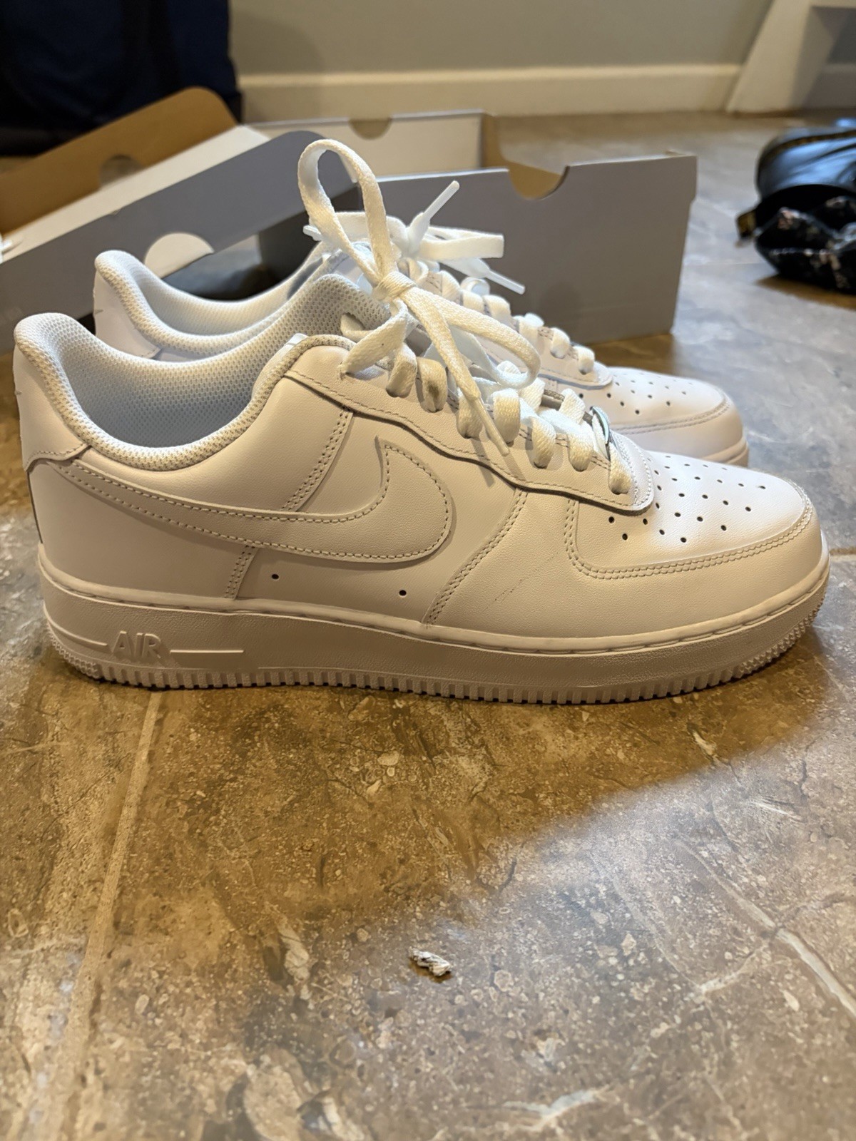 Nike Air Force Size 9.5 1 ’07 Low Top Triple White Men’s Sneakers CW2288-111