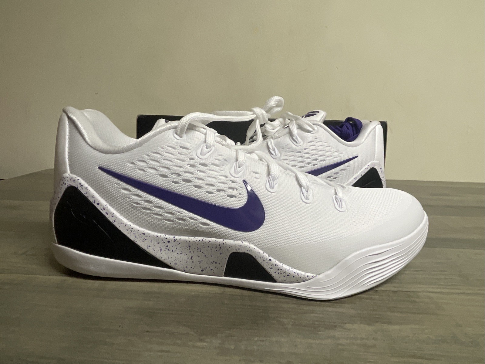 Nike Kobe 9 Elite Low EM Protro White Court Purple IH1401-100 Men’s Size 8 NEW