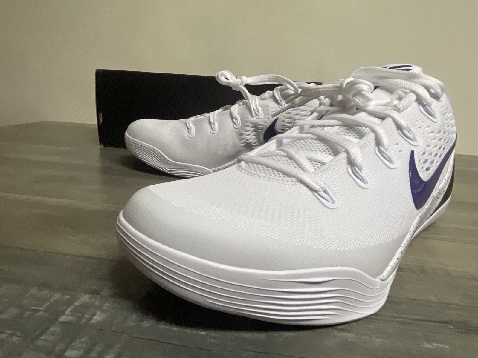 Nike Kobe 9 Elite Low EM Protro White Court Purple IH1401-100 Men’s Size 8 NEW