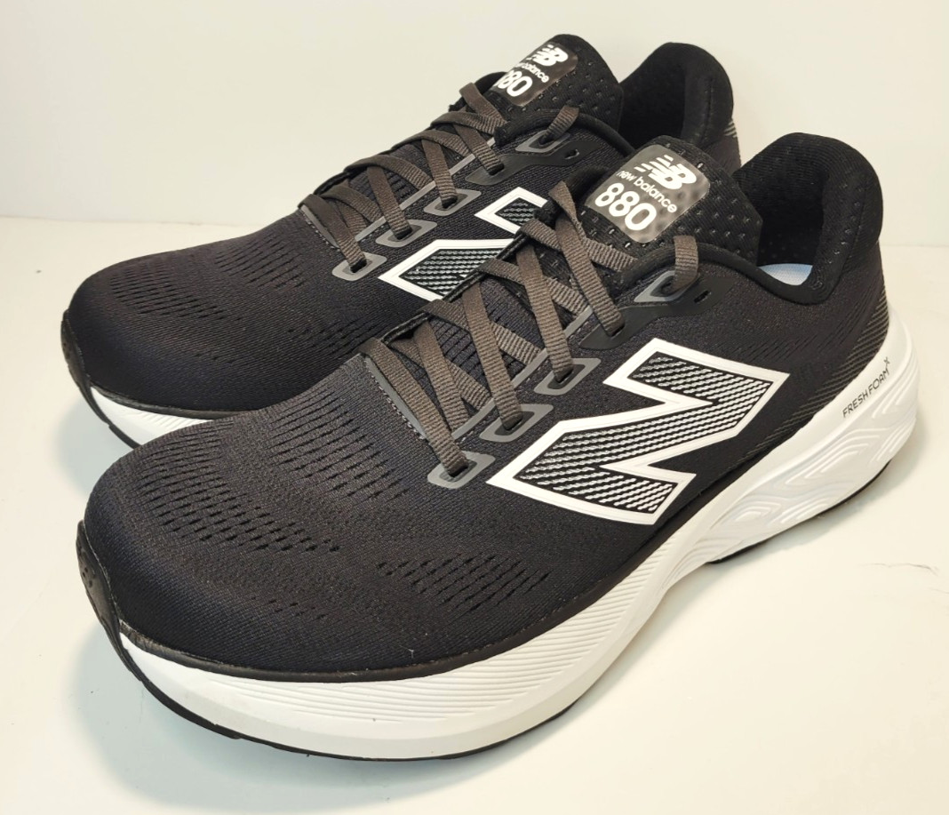 New Balance 880 v15 Men’s Size 9.5 High Cushioned Lightweight Running Shoes