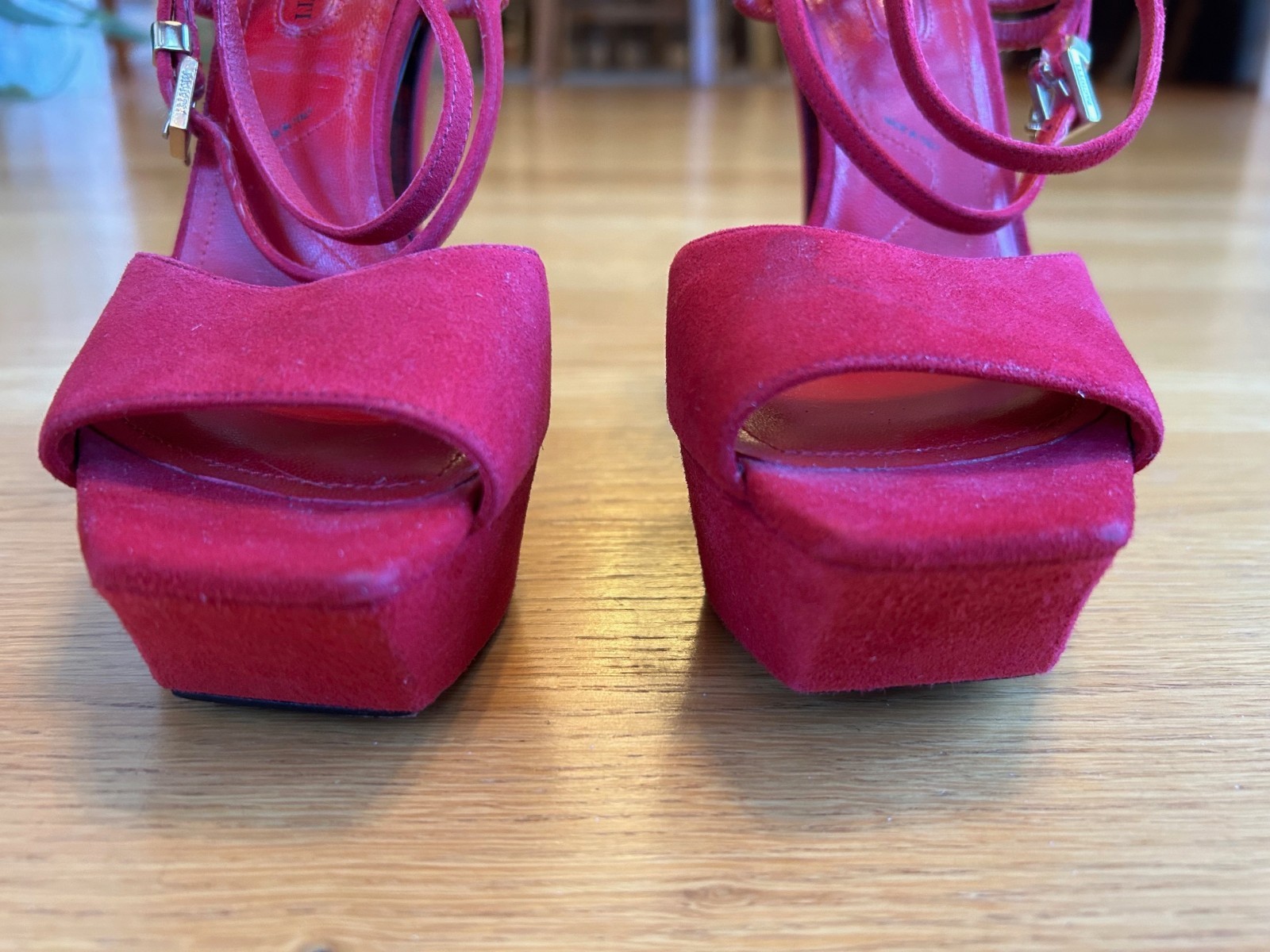 CESARE PACIOTTI Red Suede Platform Sandals Gold-Tone Charm SZ 5 IT 35 Good Cond.