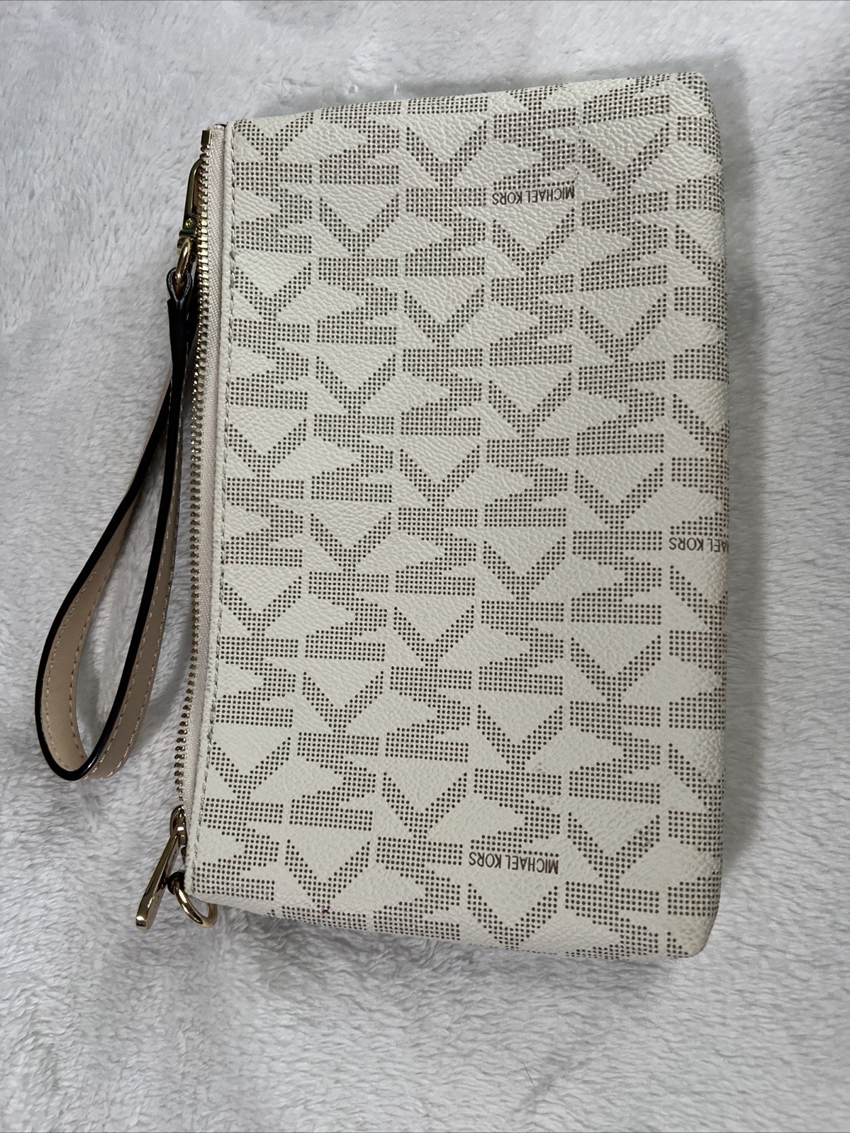MICHAEL KORS JET SET MK LOGO TOP ZIP VANILLA WRISTLET PURSE
