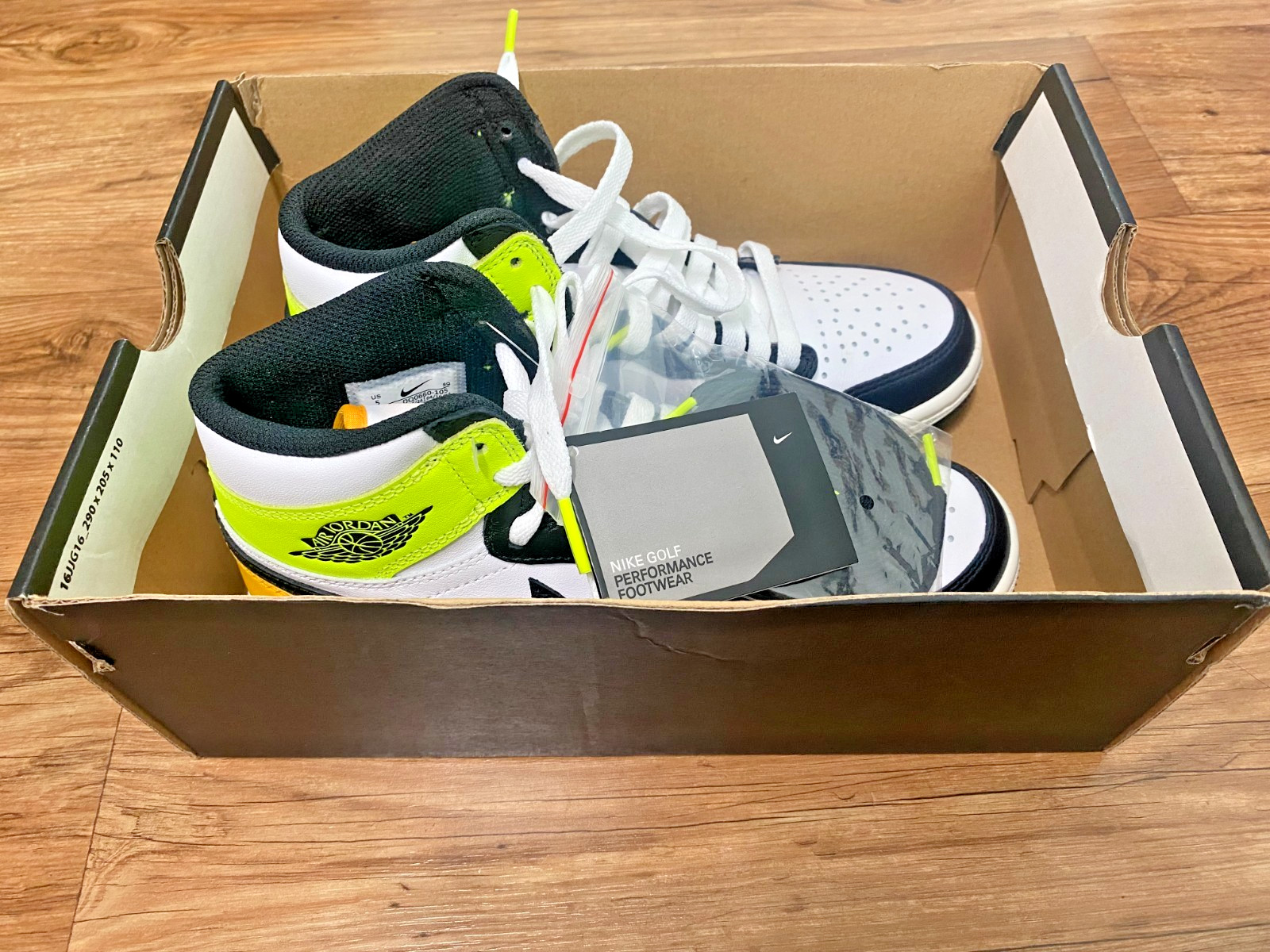 NIKE Jordan 1 Retro High OG Volt – Men’s & Women’s brand new one size US-5, 6.5