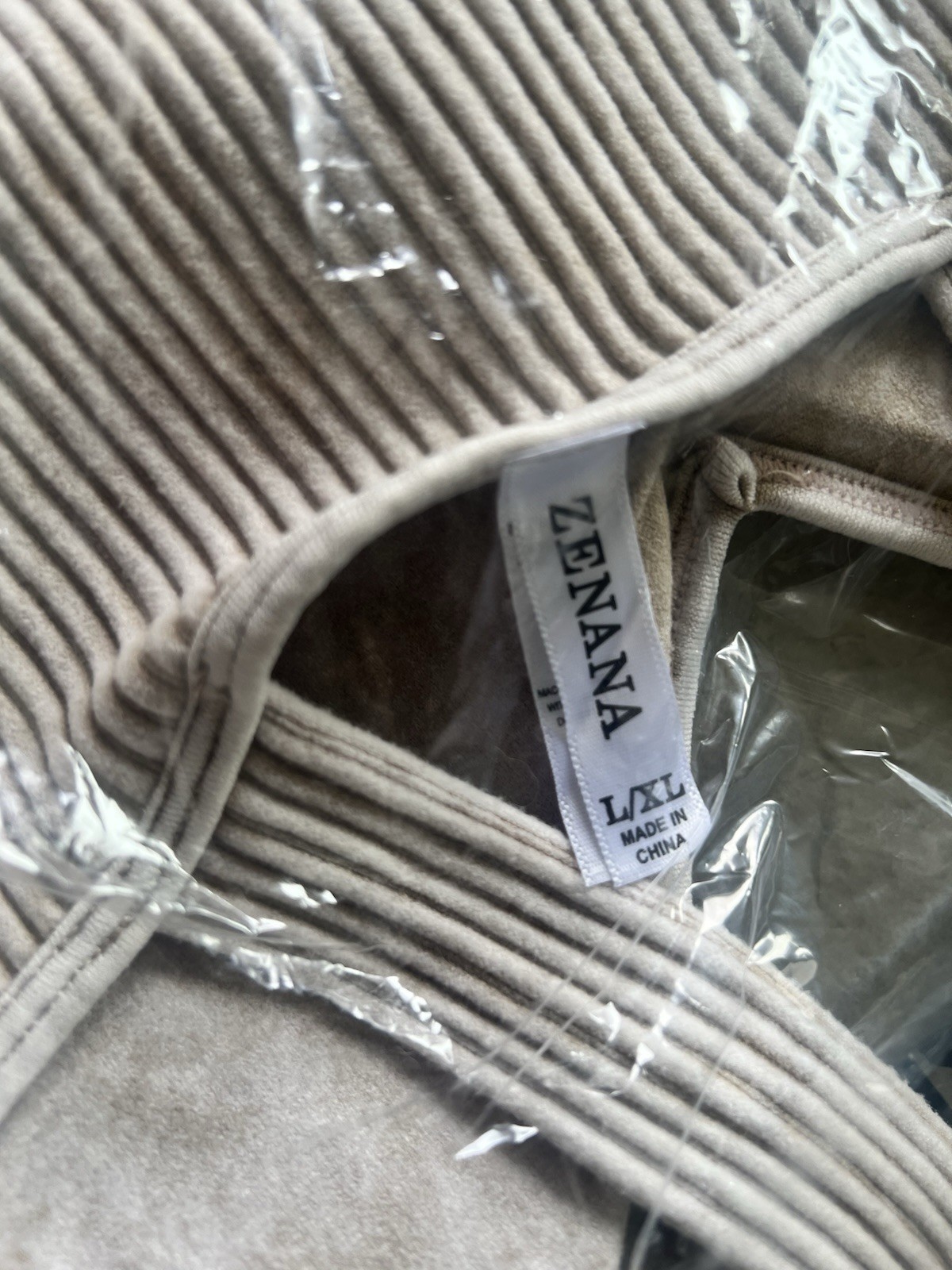 Zenana Beige Ribbed Knit V-Neck Wide Strap Tank Top L/XL w/Built in Bra