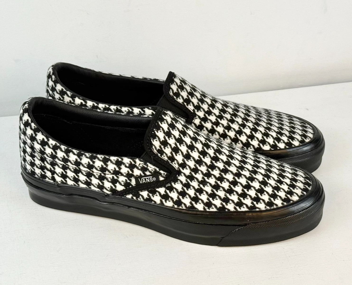 M6 W7.5-VANS LX Classic Slip-On 98 Skate Sneaker Houndstooth Black/White-507452