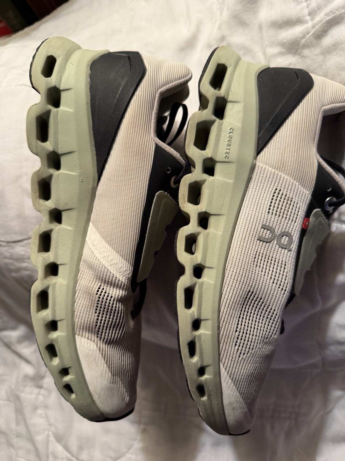 ON Cloudstratus White, Black, Mint Green Accent Women 9 – Style 39.98997. Preown