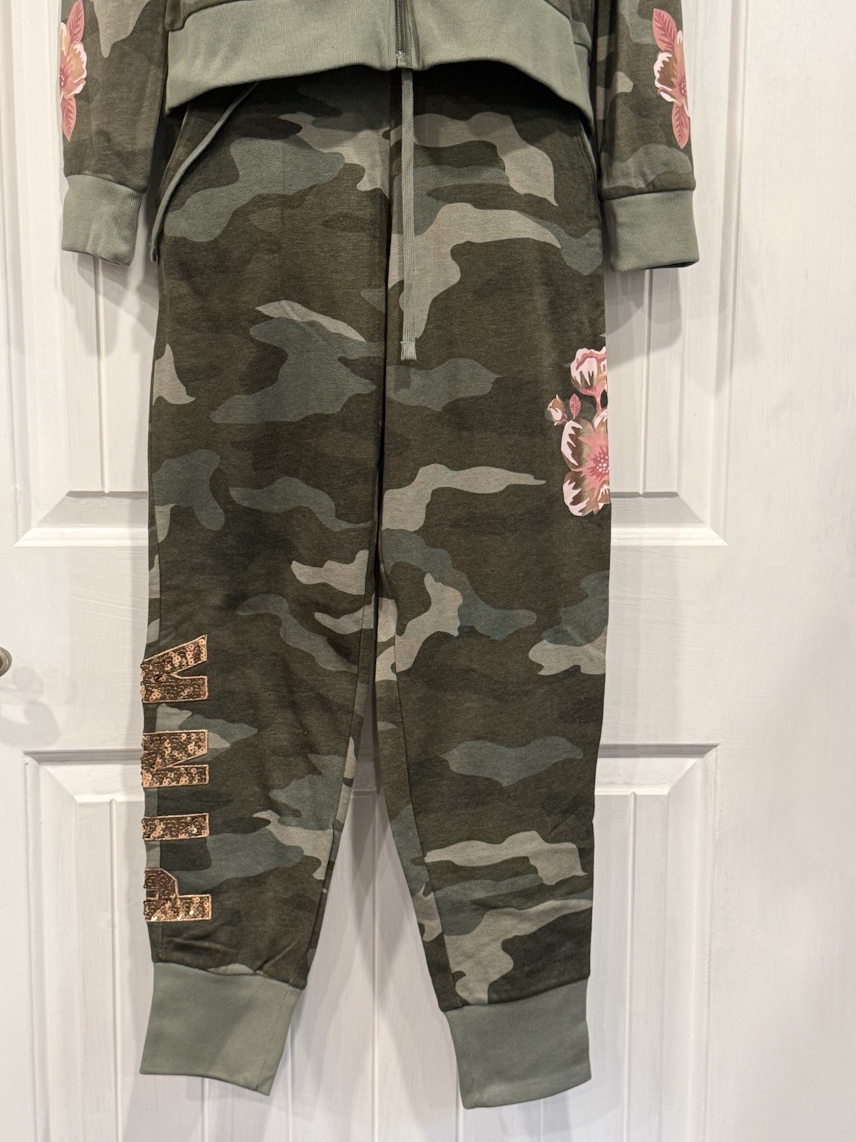 VICTORIA’S SECRET PINK Gold Bling Sequin Classic Sweatpant Green Camo S , NWT