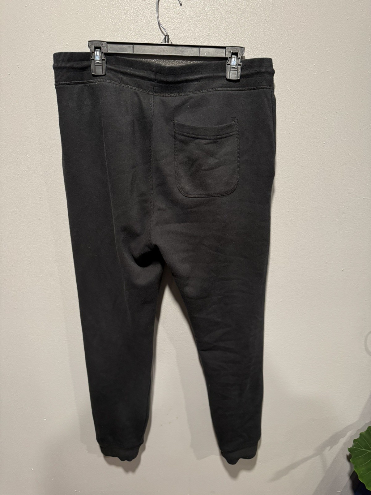 2 Pairs of Men’s Black & Dark Gray Sweatpants Joggers Lot (Hurley & SP Active)